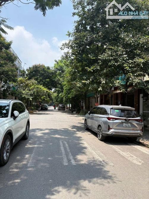 Bán nhanh căn nhà 3 tầng phố Trần Bình Trọng, Đại Phúc