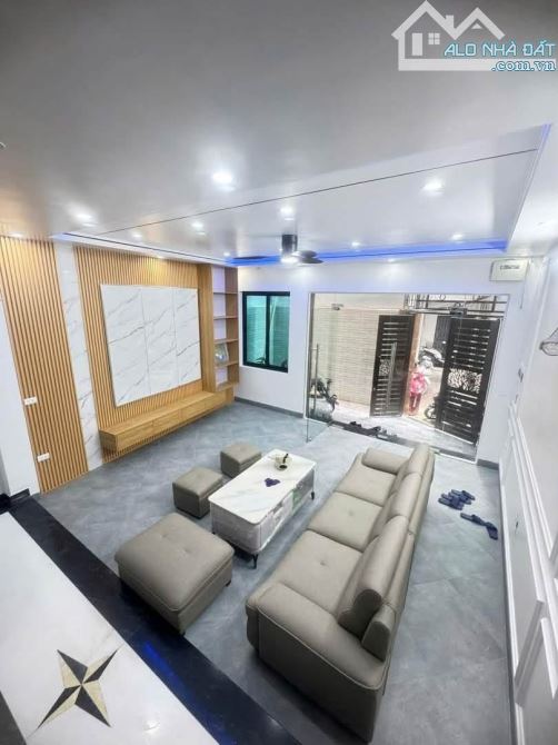 Gần phố Trần Khát Chân 35m2 x5T giá 6.3 tỷ sổ CC 2 thoáng dân xây có TL bao QH