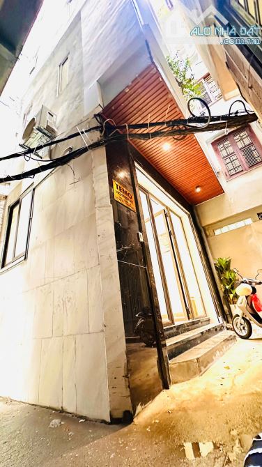Chính Chủ Bán Nhà Phố Cát Linh Lô Góc Thang Máy 38 M x 6 Tầng 10 Tỷ Miễn Trung Gian