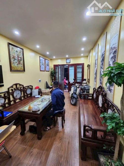 Bán gấp căn nhà tự xây ngõ 41 Thái Hà ngõ đẹp ba gác, sổ 49m2 x 5 tầng. Giá 9.5 tỷ
