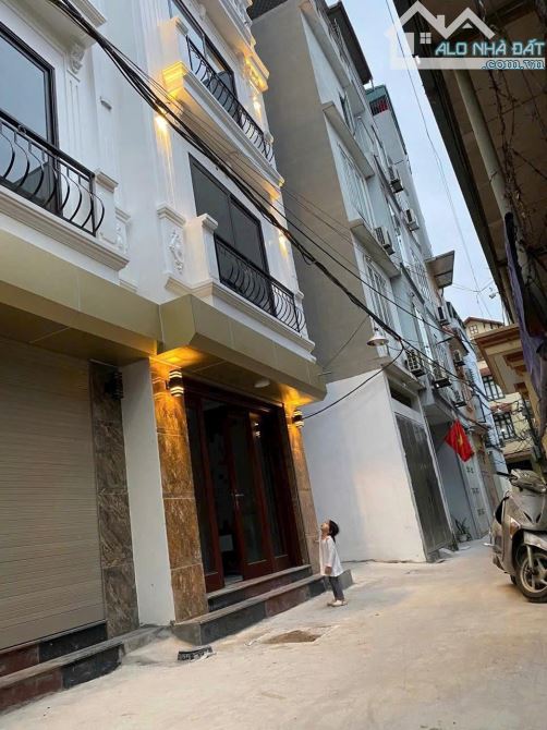 Bán nhà phố Hồ Tùng Mậu, 35m², 5 tầng, lô góc 2 thoáng, cách ô tô 15m, nhỉnh 7 tỷ