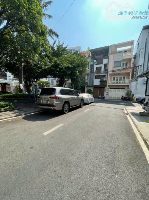 BÁN NHÀ ĐƯỜNG HOÀ HƯNG, PHƯỜNG 12, QUẬN 10 (P. HÒA HƯNG) – KHUÔN ĐẤT KHỦNG 400M²
