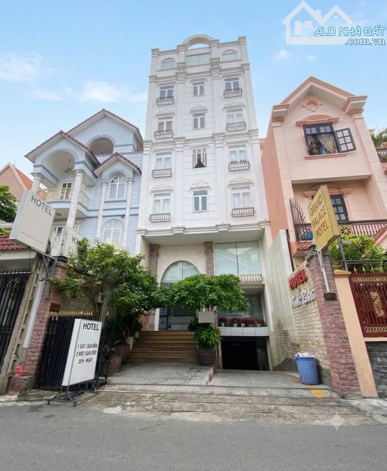 BÁN KHÁCH SẠN 30 PHÒNG KHU K300, THU NHẬP 200 TRIỆU/TH - 8X25M HẦM 7 TẦNG