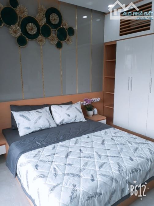 Bán tòa nhà CHDV 32P- HĐT: 160tr/th-Ngay ga T3 Văn Chung, Tân Bình- 6.5x28m-Hầm+5 tầng