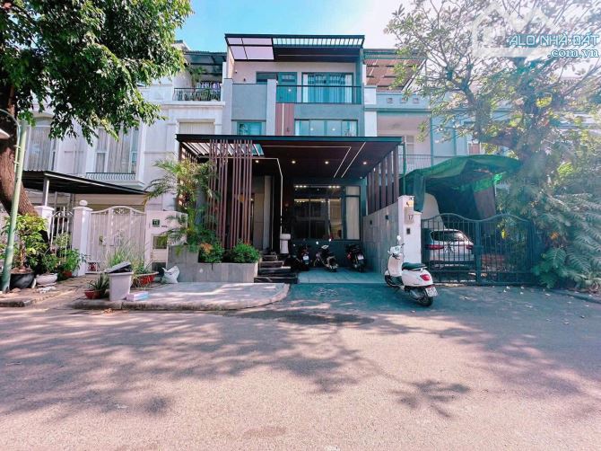 Bán Biệt Thự Hưng Thái - Tân Phong Quận 7 - 7m x 18m. 3 Tầng Nội Thất Cực Đẹp. 33 Tỷ