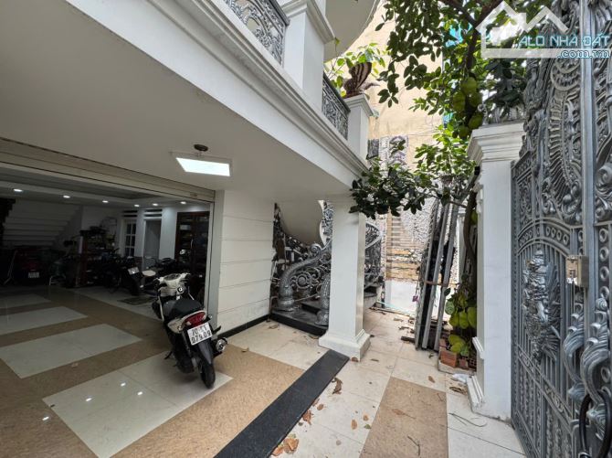 Bán gấp nhà HXH Văn Chung DT 7 x 20 nhà 4 tầng, giá 22,5 tỷ thương lượng.