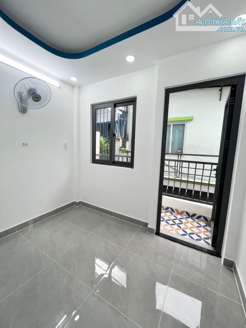 ngay kinh dương vương nối dài rạch ba tiến gần chợ , trường học các cấp - đường thông tứ