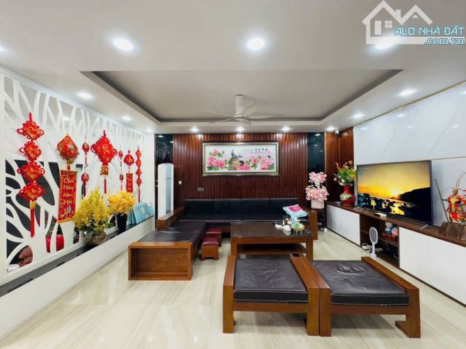 Biệt thự phân lô Văn Cao - 180m2 ngang 9m - Đường 12m