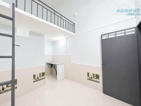 CẦN BÁN DÃY TRỌ GẦN KCN LỚN, ĐANG KHAI THÁC DÒNG TIỀN  10 - 15tr/THÁNG