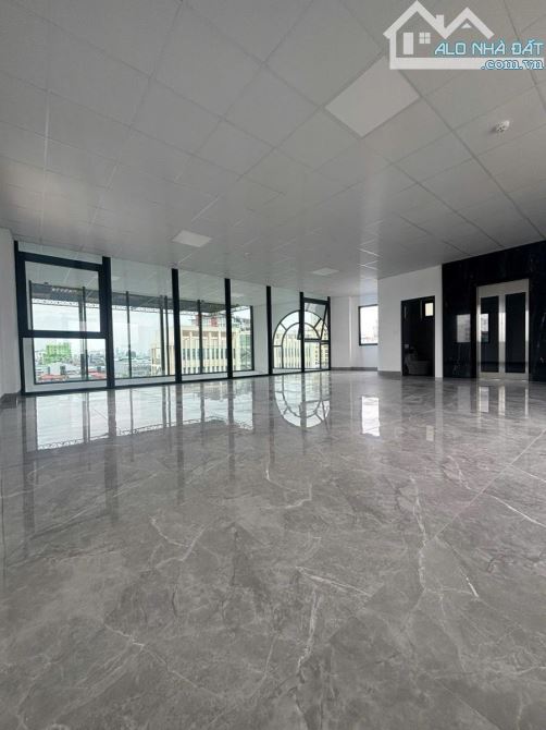 Bán tòa văn phòng lô góc mặt phố Bùi Quốc Khái dt 80m mt7m 7 tầng giá 26 tỷ hoàng mai