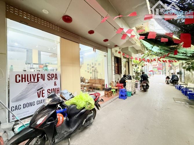 Giá hơn 4 tỷ, nhà tập thể tầng 1 phố Lạc Trung Dt 65m2, thoáng trước sau.