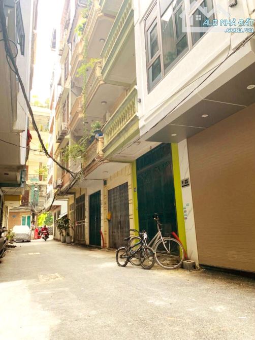 2 Thoáng- oto đỗ cửa- Bán nhà Láng- giáp Cầu Giấy- 5T- thang máy- DT 36/43M.