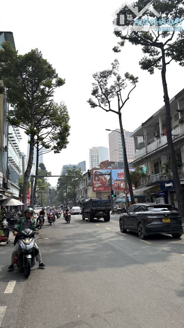 Căn Góc Lầu 1 - Chung Cư Mặt Tiền Nguyễn Công Trứ, Quận 1, DTSD 60M2, Ban công riêng