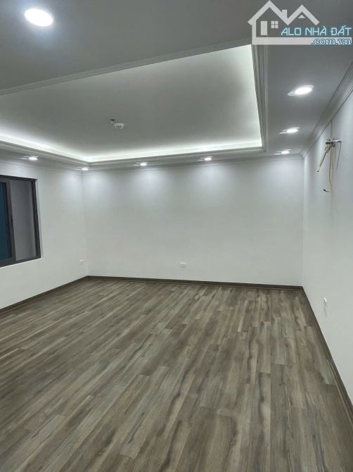 Bán nhà phân lô phố Ngụy Như Kon Tum, 61m², 6 tầng, MT 5m, 32 tỷ, đường 8m, KD