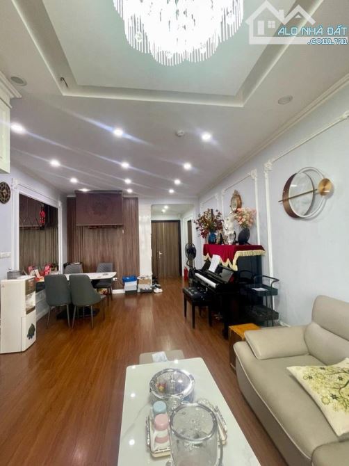 Bán căn hộ chung cư Star Tower 283 Khương Trung - Thanh Xuân - 92m2 - 3 PN - Giá 8,2 tỷ