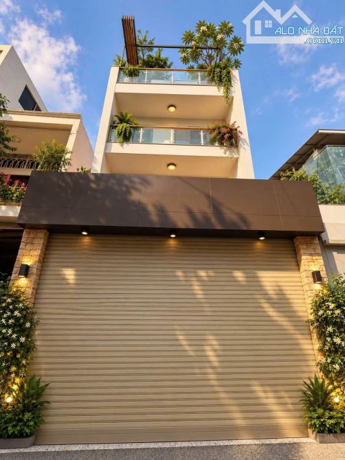 Chủ Ngộp Bank Bán Nhà Phó Đức Chính, Q1 - Giá 4 Tỷ 890 / DT: 5,2m x 17,5m. Đường 6m Xe Hơi