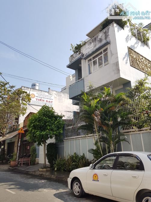 Biệt thự Hồ Ngọc Cẩn, Tân Sơn Nhì, DT10x20m, lửng 2 lầu, giá 36 tỷ TL