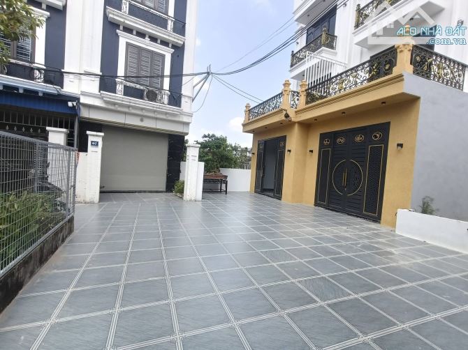 Căn 3 tầng ô tô quay đầu trước sân nhà mà giá chỉ có 2 tỷ 650 triệu