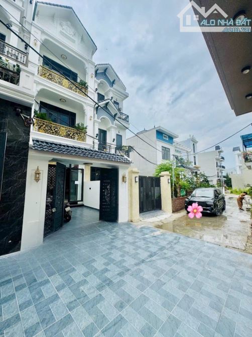 Chỉ 3 tỷ 550tr sở hữu ngay căn 3 tầng đôc lập sân cổng, ô tô đỗ trong sân