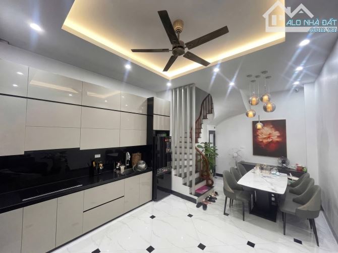 Ô tô đỗ cổng phố Trương Định 40m2 x5T giá nhỉnh 7 tỷ sổ CC 2 thoáng có TL