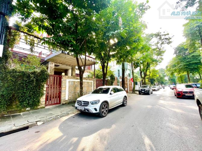 BIỆT THỰ BÁN ĐẢO LINH ĐÀM HOÀNG MAI 200m MẶT TIỀN 15M GIÁ 51 TỶ