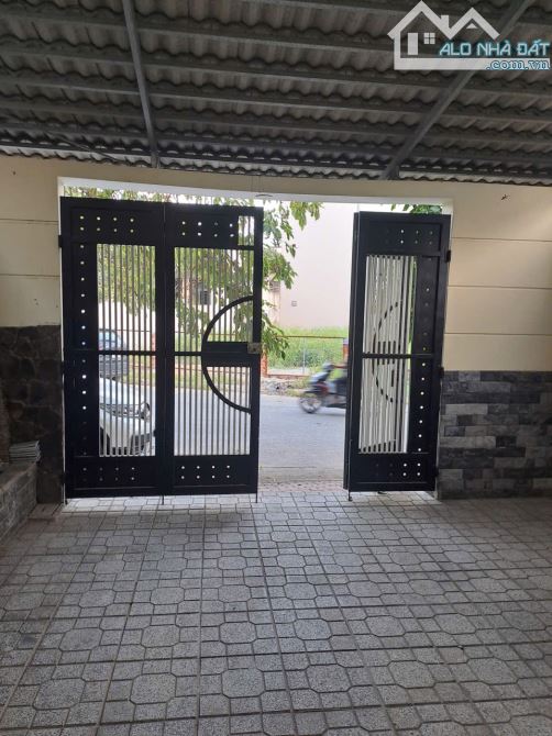 Bán gấp nhà riêng 3 tầng trong tháng 9 sổ hồng riêng - hoàn công đầy đủ giá chỉ 6,8 tỷ