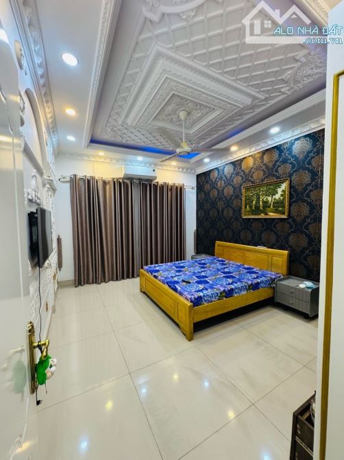 NHÀ ĐẸP XE HƠI TỚI CỬA 2 CĂN RA MẶT TIỀN, 5 TẦNG, 4x11m.