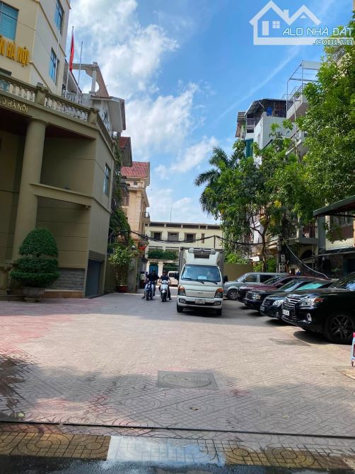 Bán Siêu Biệt Thư lô Góc Ô Tô Dừng Đô 5 Tầng Linh Lang Ba Đình 135m Giá 75 Tỷ