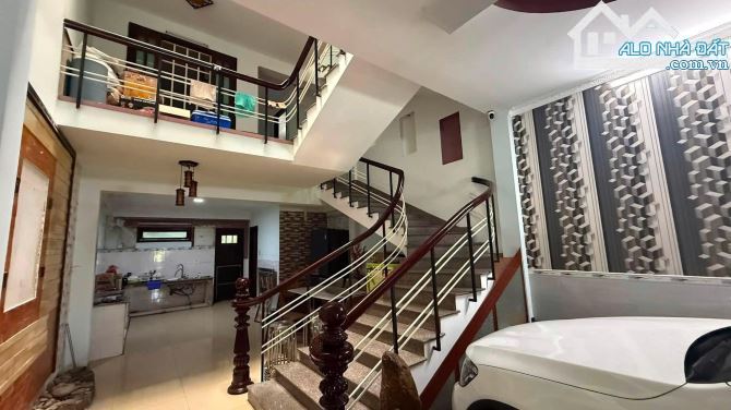 - Bán nhà 3 tầng 3 mê đường Bế Văn Đàn - Gần Cv 29 Tháng 3. DT 68M2 – Giá 7,6 TỶTL