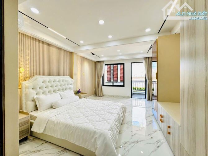 Bán gấp! Mặt tiền (4 tầng, 40m2) Huỳnh Văn Bánh, đoạn đẹp, đang kinh doanh spa, 10.2 tỷ