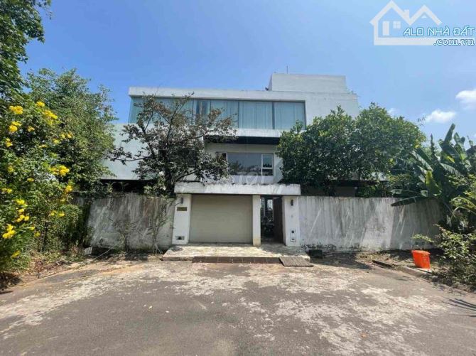 Biệt thự hồ bơi An Phú , Quận 2- 330m2, 3 tầng + tum, giá tốt