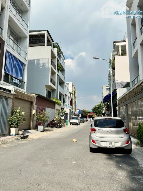 (- DT: (95M2)- 3 TẦNG -NGAY KINH DƯƠNG VƯƠNG THÔNG TỨ TUNG- LÊ TẤN BÊ- HỒ HỌC LÃM - gần