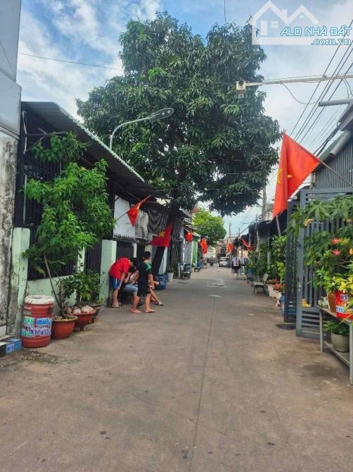Nhà DĨ AN , 1 lầu 1 trệt 51m sổ riêng , giá 2 tỷ 100tr