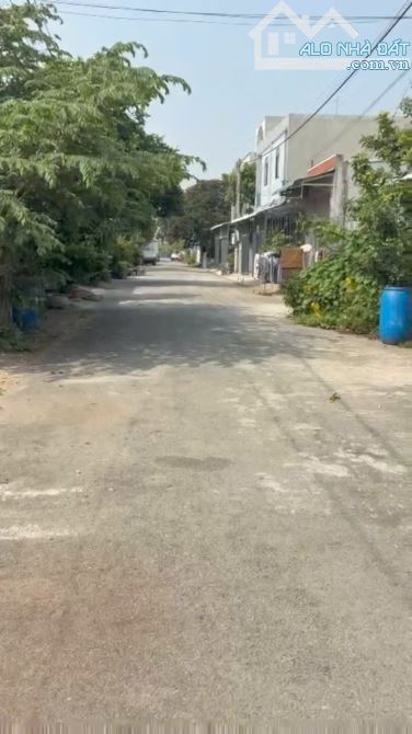 Bán nhà trọ thu nhập 11 triệu giá 2 tỷ TL Bình Tiền 1, Đức Hòa Hạ, Đức Hòa Long An.