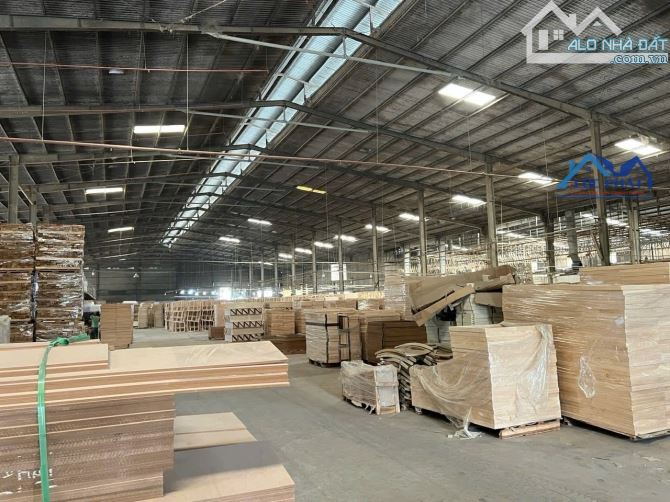 Bán nhà xưởng 57.000m2 giá 300 tỷ gần KCN Tân Uyên-Bình Dương