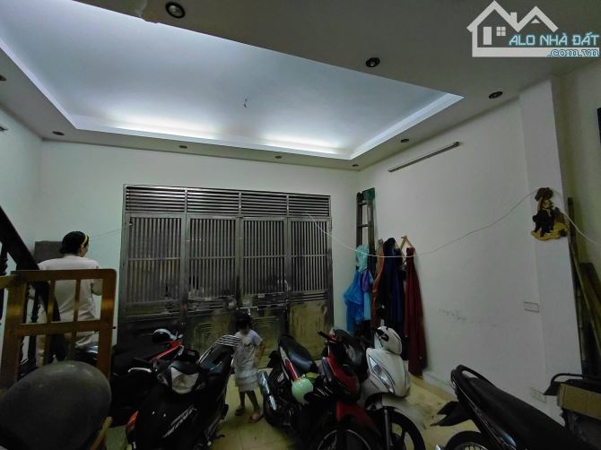 TT CẦU GIẤY, 7 PHÒNG CHO THUÊ, GẦN OTO, THOÁNG, DÒNG TIỀN TỐT 41M