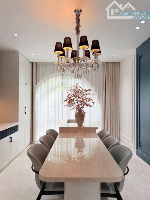BÁN NHÀ MẶT ĐƯỜNG MIẾU HAI XÃ - 93M2 - THANG MÁY - XÂY MỚI