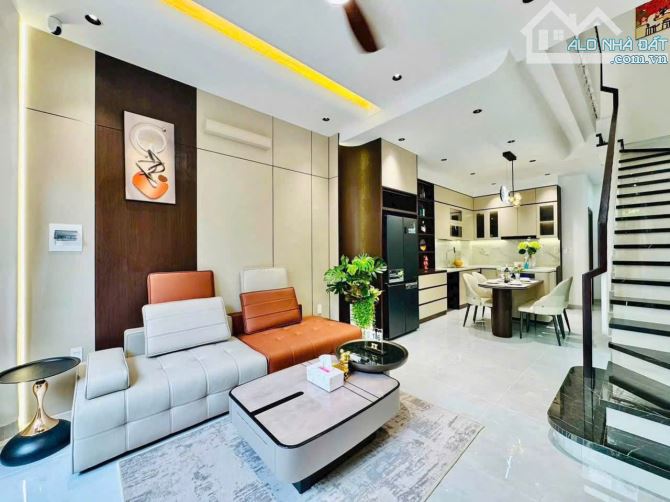NHÀ MỚI, HẺM XE HƠI LÊ QUANG ĐỊNH, DT 4x13m, 3 LẦU, 4 PHÒNG NGỦ, FULL NỘI THẤT, 7.39 TỶ