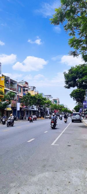 - Bán nhà đường ( 15m) Trịnh Đình Thảo, Cẩm Lệ , Đà Nẵng. DT 120M2 – Giá 11 Tỷ tl