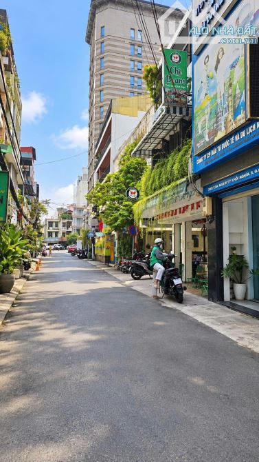 CN: 170m. Giá 12,8 tỷ. DT; 5,2 x24m. Vuông A4. Sát Q1. HXH Điện Biên phủ. F15. BÌNH THẠNH