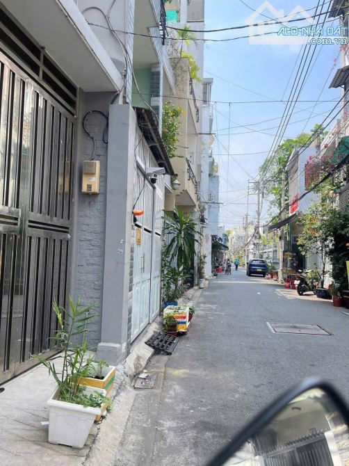 CĂN HỘ DỊCH VỤ HẺM XE HƠI HUỲNH VĂN BÁNH, PHÚ NHUẬN, 45M², 4 TẦNG, 7 PHÒNG, THUÊ 25 TRIỆU/