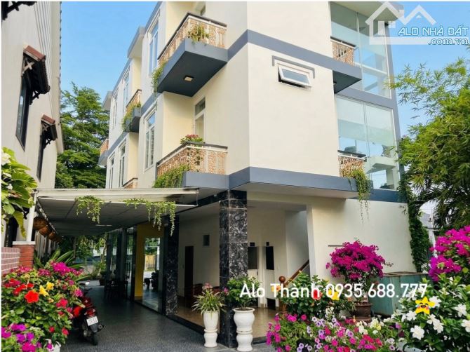 Villa 3 tầng mặt tiền đường Cửa Đại gần 300m2 giá 14,x tỷ