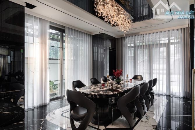 BÁN NHÀ LÔ GÓC HỒNG TIẾN, PHƯỜNG BỒ ĐỀ 100M², 7 TẦNG, 19.8 TỶ, KINH DOANH, Ô TÔ, THANG MÁY
