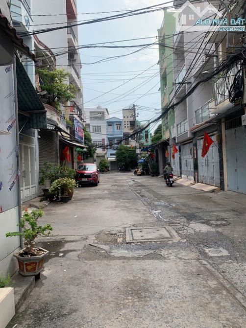 Quận 11, hẻm 10m ô tô tránh, DT 43m2 4 tầng. Giá 7 đồng lẻ.