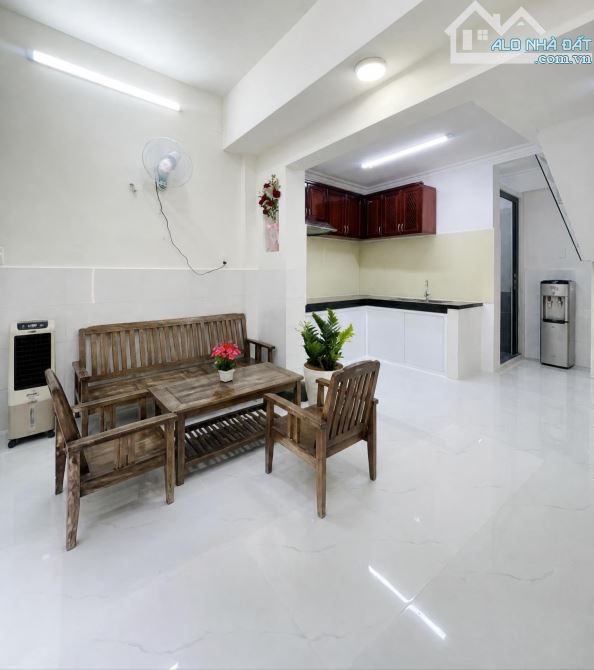 Bán 4tầng NHÀ ĐẸP x 35m² XE HƠI đậu cửa ngay Đại Học Gia Định