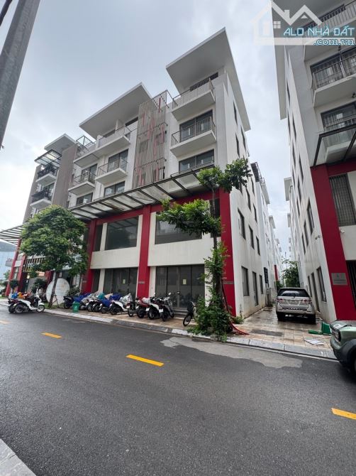 HÀNG HIẾM LK KHAI SƠN TOWN,LÔ GÓC 3 MẶT THOÁNG.DT 99m2, MT 6,2. GIÁ TỐT NHẤT KHU VỰC.