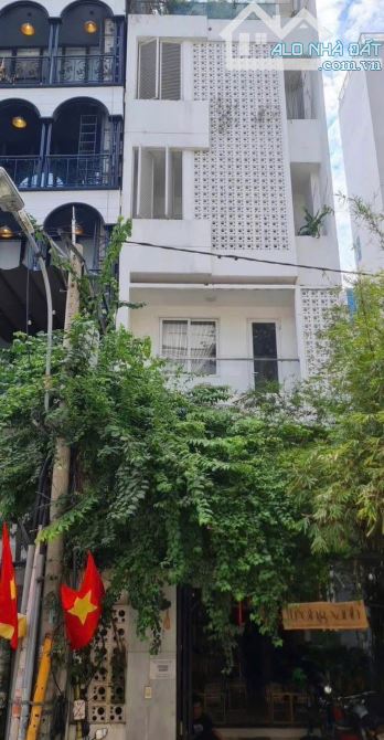 Mặt tiền ngay Hai Bà Trưng. Dt: 5x24m. 7 tầng thang máy, chỉ có 40 tỷ