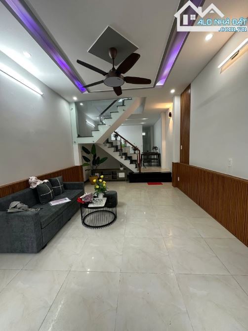 - Bán nhà 3 tầng đường Cao Xuân Dục, Thuận Phước, Hải Châu. DT 60M2 – Giá 7.6 TỶTL
