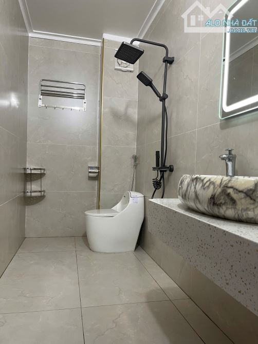 🏢Bán Nhà 3 Tầng Mới Ngay Cổng Hậu Thành Cổ, Vệ An Mt 5.25m Dt 63m2 Giá 7.6 Tỷ