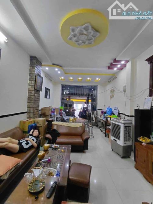 MẶT TIỀN KINH DOANH - ĐA NGHÀNH - 4 TẦNG - DT 92M - GẦN CHỢ - LÊ VĂN QUỚI - HƯƠNG LỘ 2 VỊ